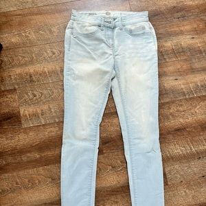 So size 3 light blue jeggings